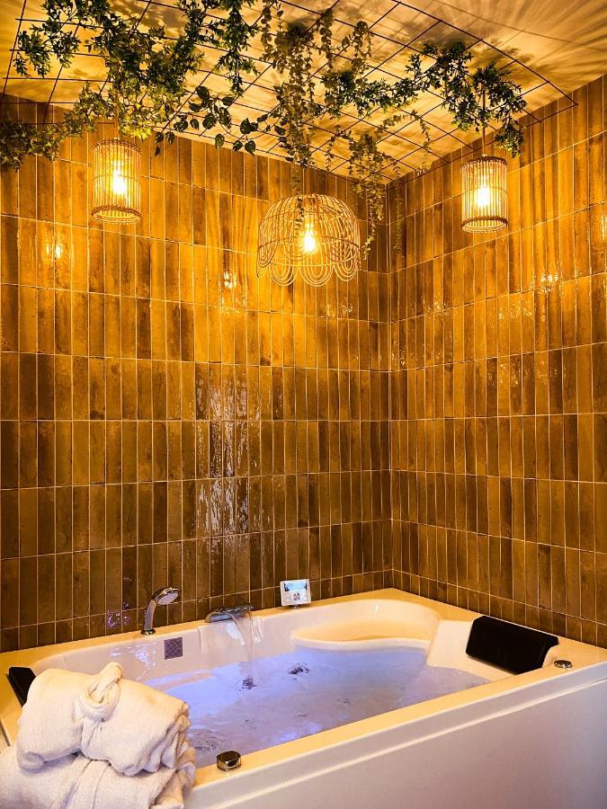 Love Room Suite Bali - Auray En Bretagne Brech Bagian luar foto