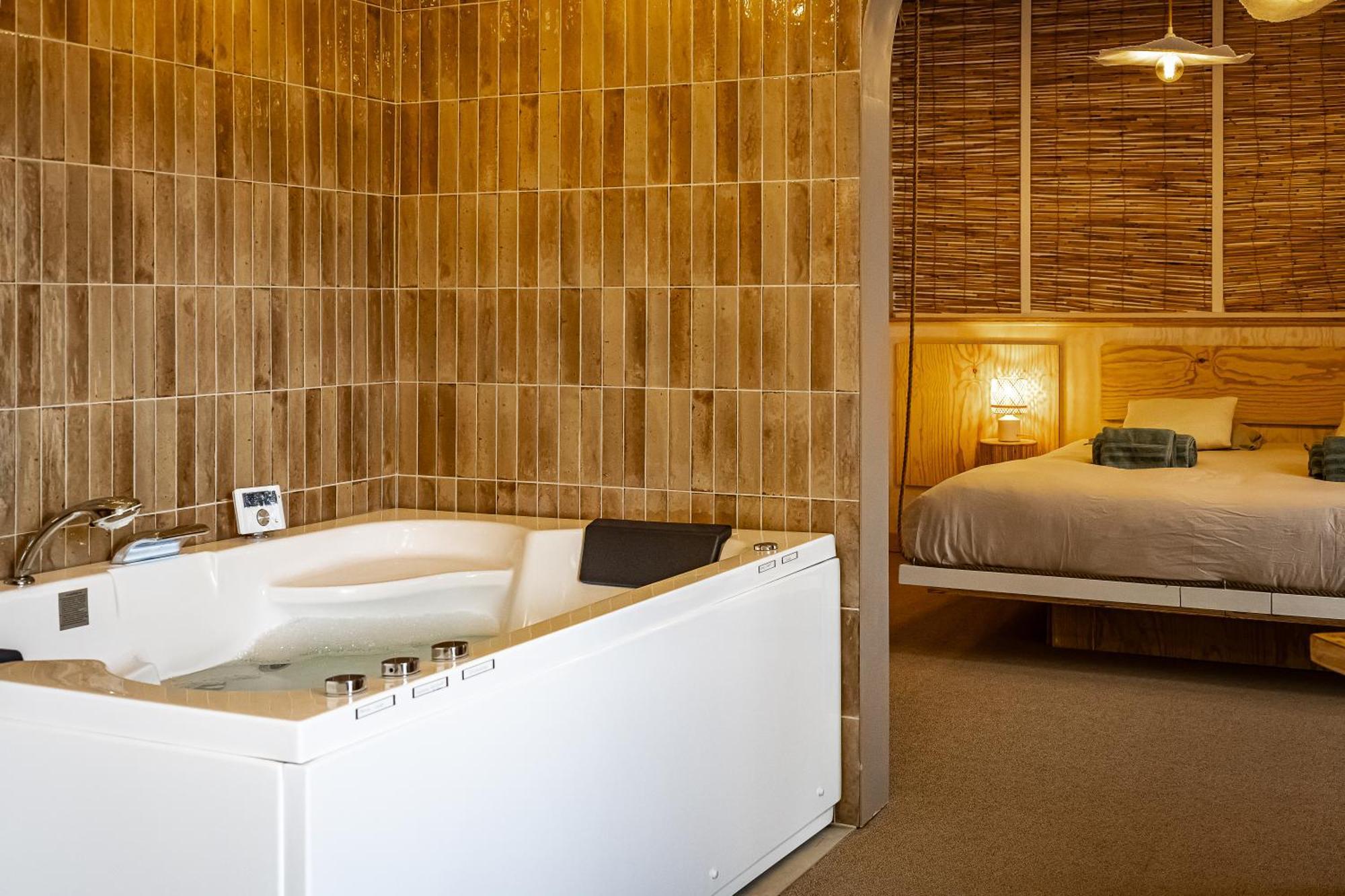 Love Room Suite Bali - Auray En Bretagne Brech Bagian luar foto