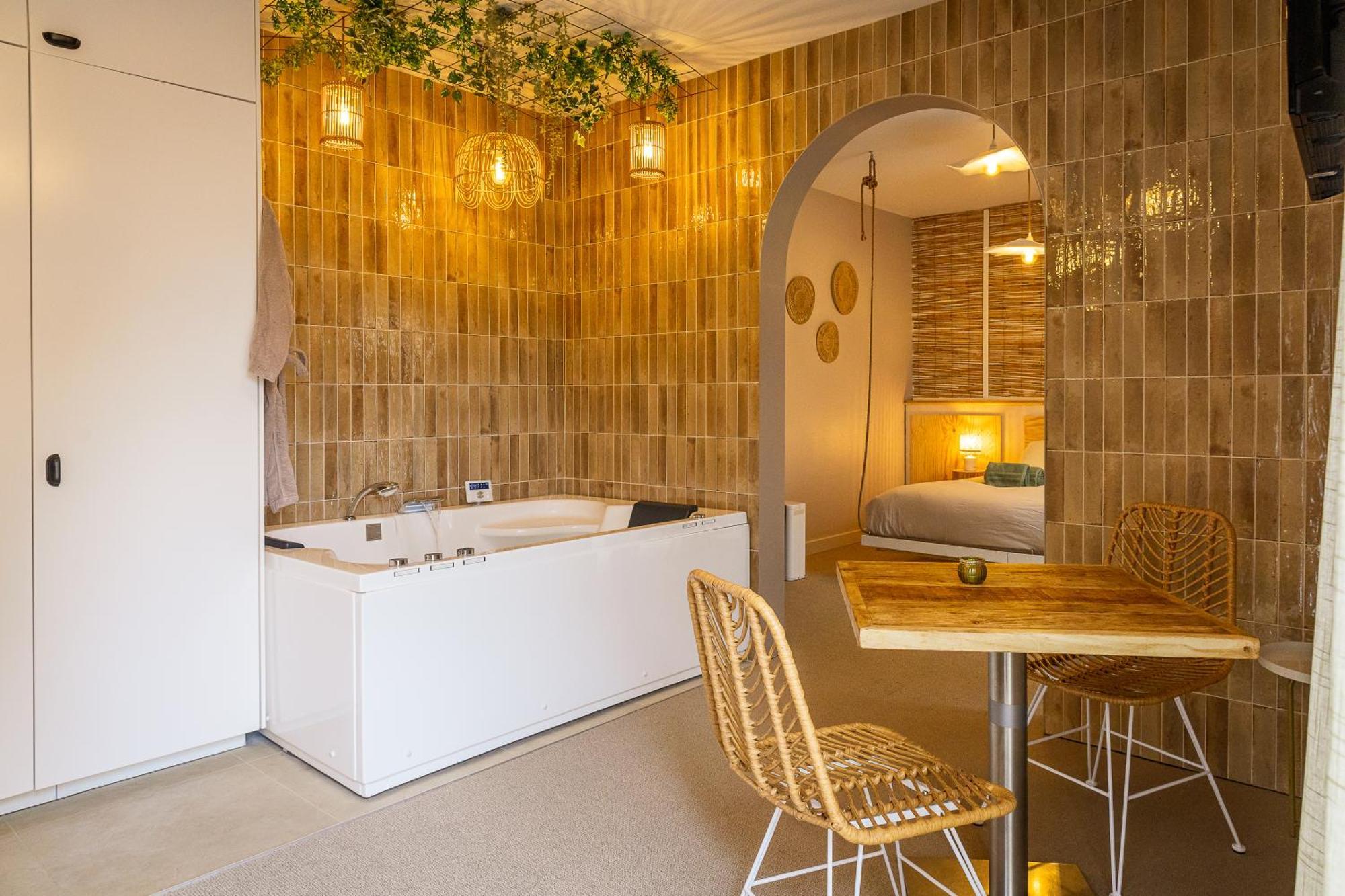 Love Room Suite Bali - Auray En Bretagne Brech Bagian luar foto