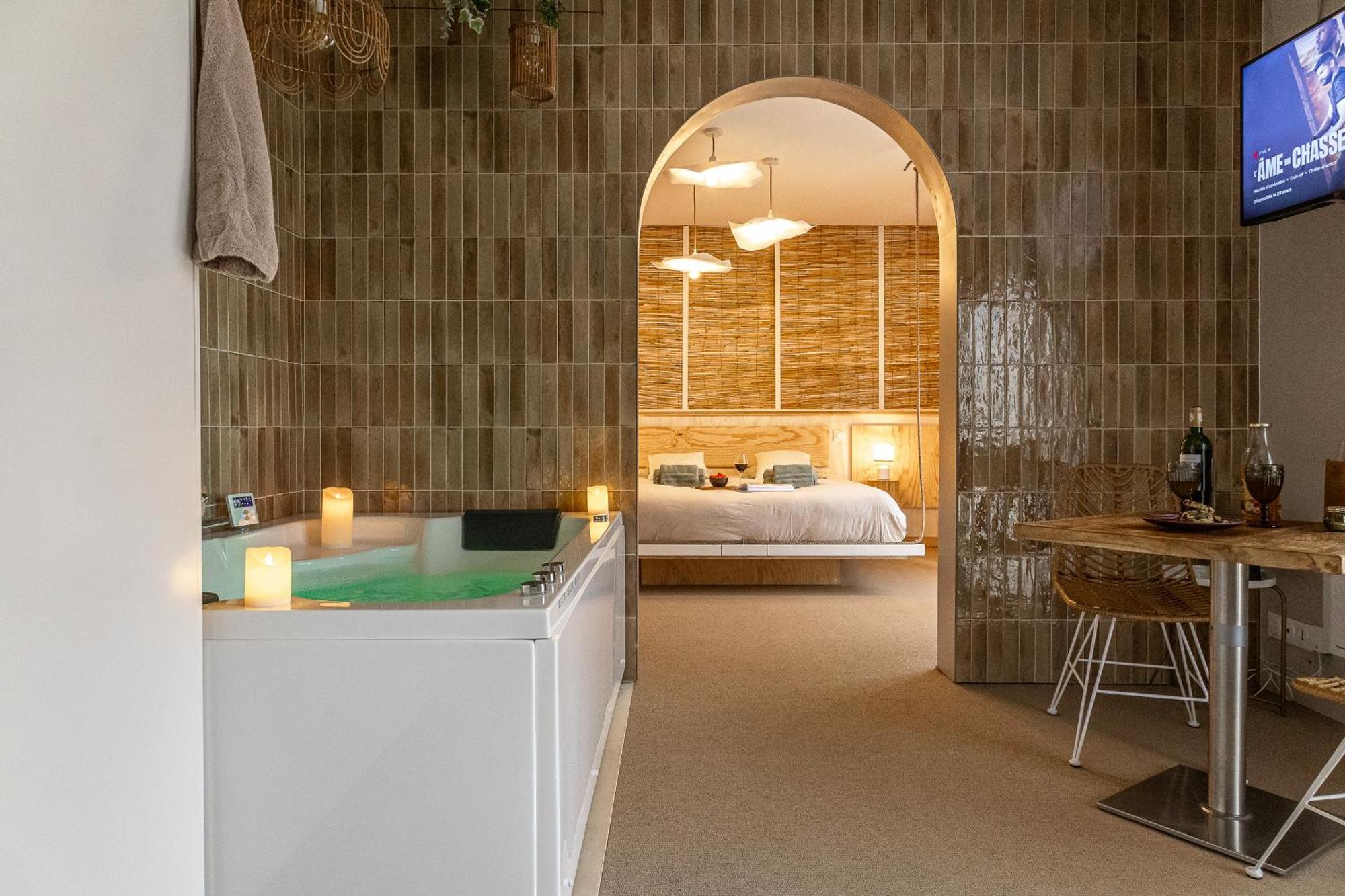 Love Room Suite Bali - Auray En Bretagne Brech Bagian luar foto